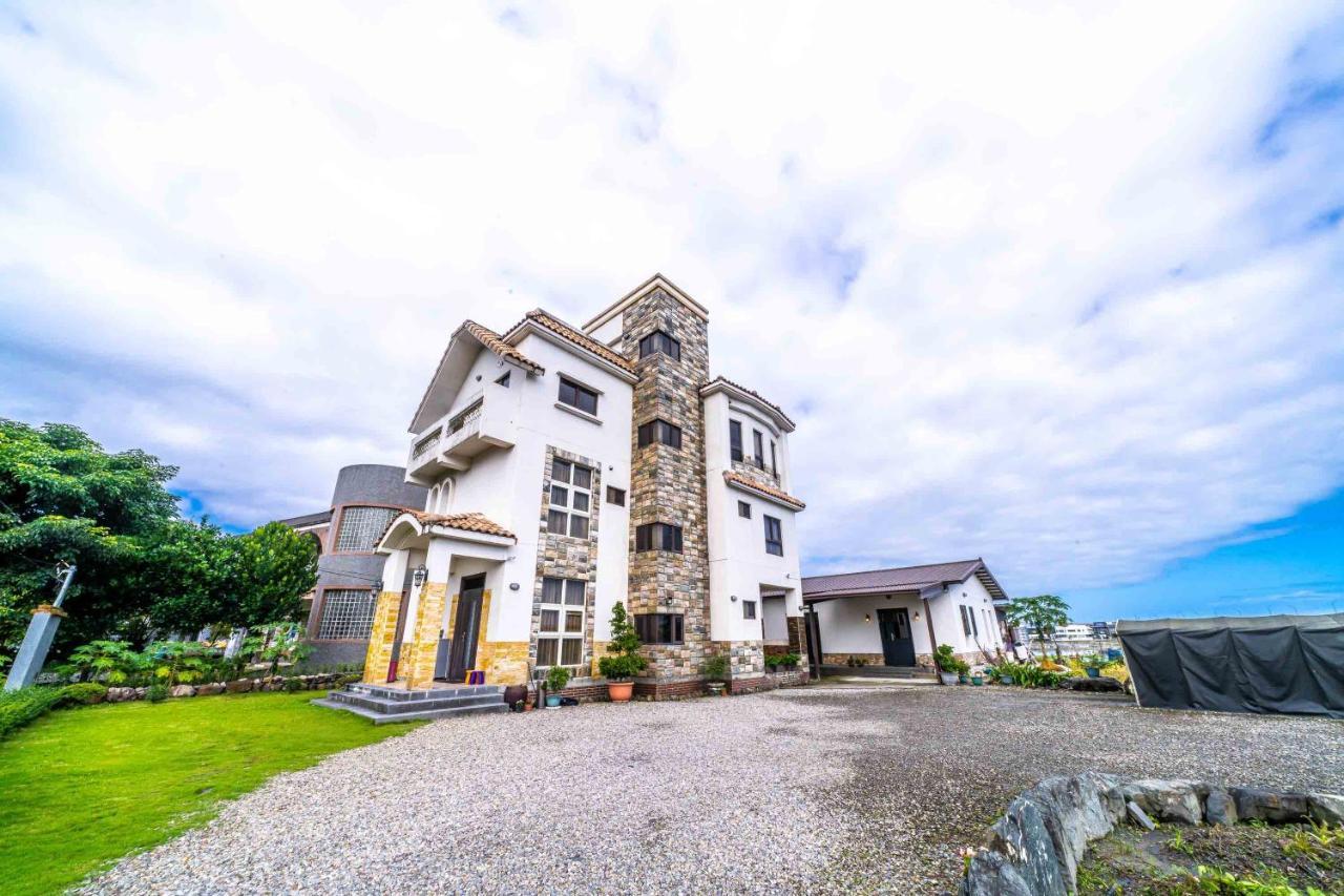 Gasthaus Aurora Castle Luodong Exterior foto